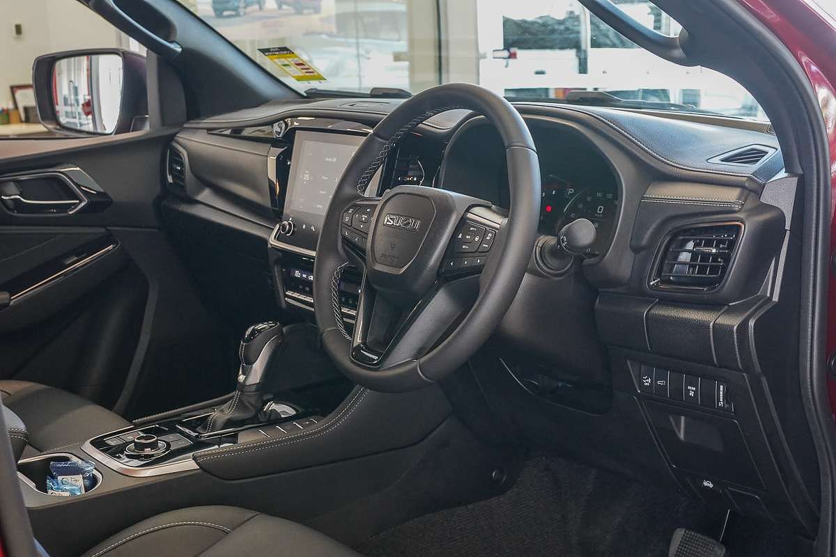 2025 Isuzu MU-X LS-T