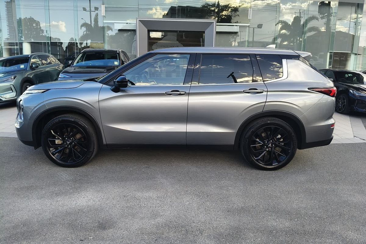 2023 Mitsubishi Outlander LS ZM