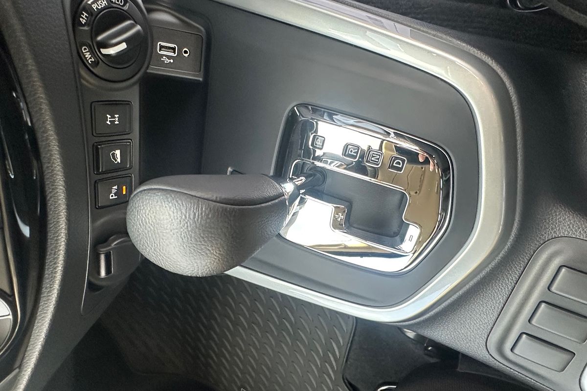2024 Nissan Navara Black Edition D23