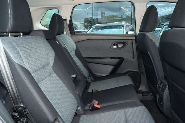 2024 Nissan X-TRAIL ST T33