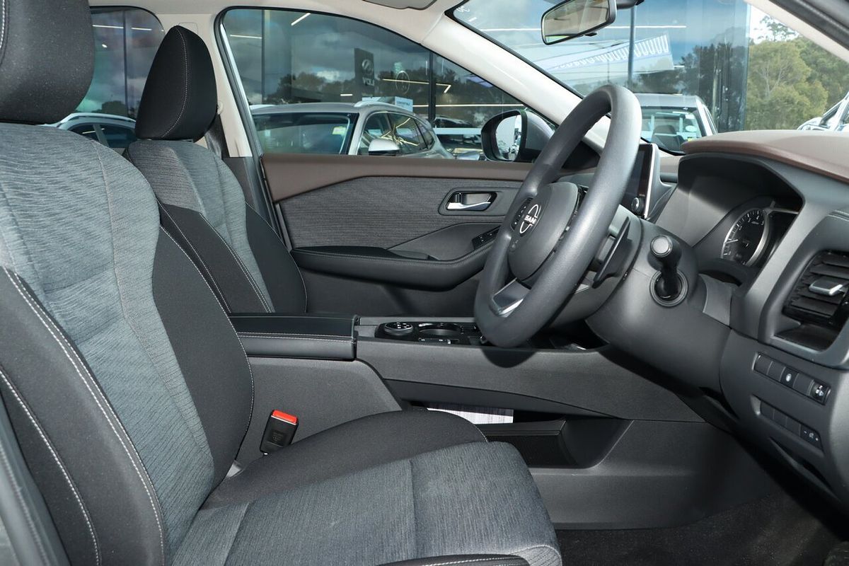 2024 Nissan X-TRAIL ST T33