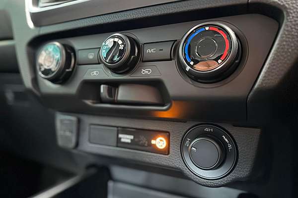2025 Isuzu D-MAX LS-M 4X4
