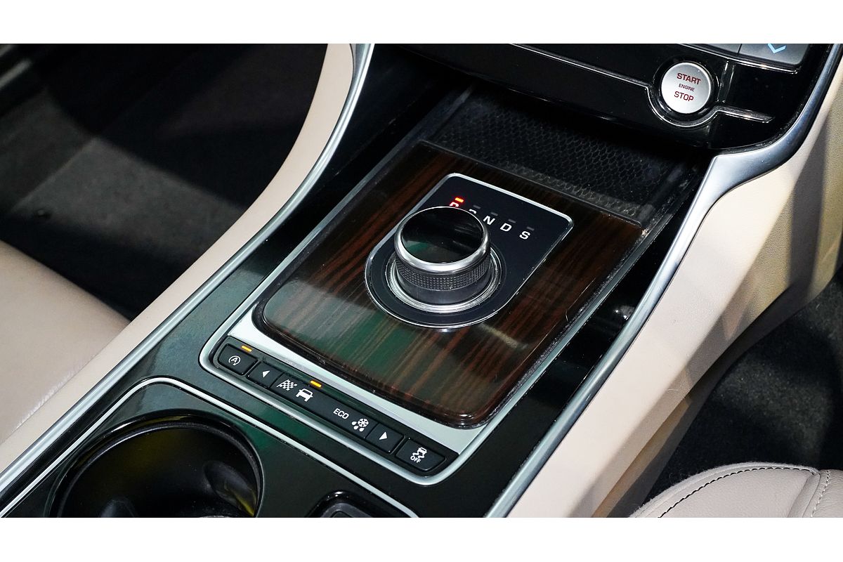 2016 Jaguar XE 20d Prestige X760