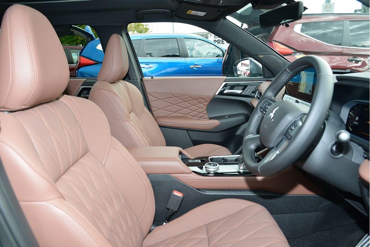 2025 Mitsubishi Outlander Exceed Tourer ZM