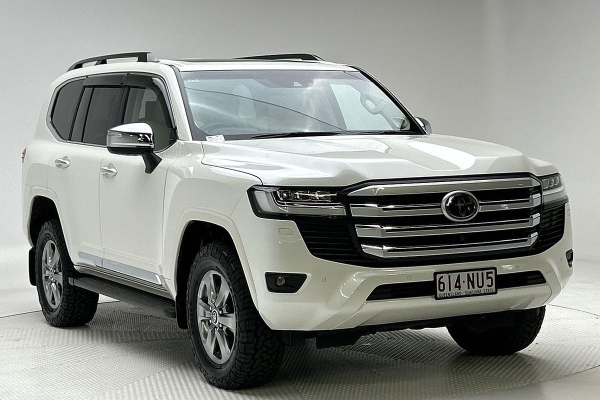 2023 Toyota Landcruiser Sahara FJA300R