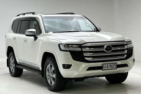 2023 Toyota Landcruiser Sahara FJA300R