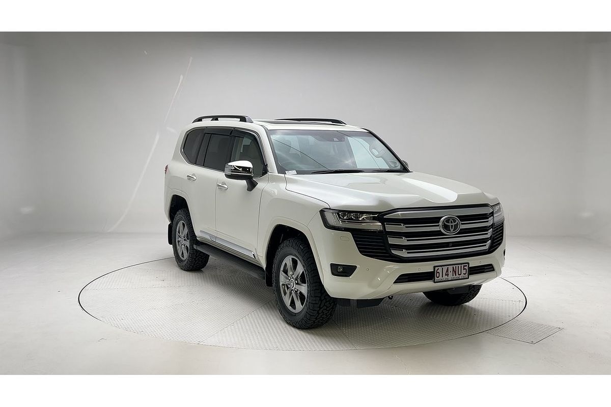 2023 Toyota Landcruiser Sahara FJA300R