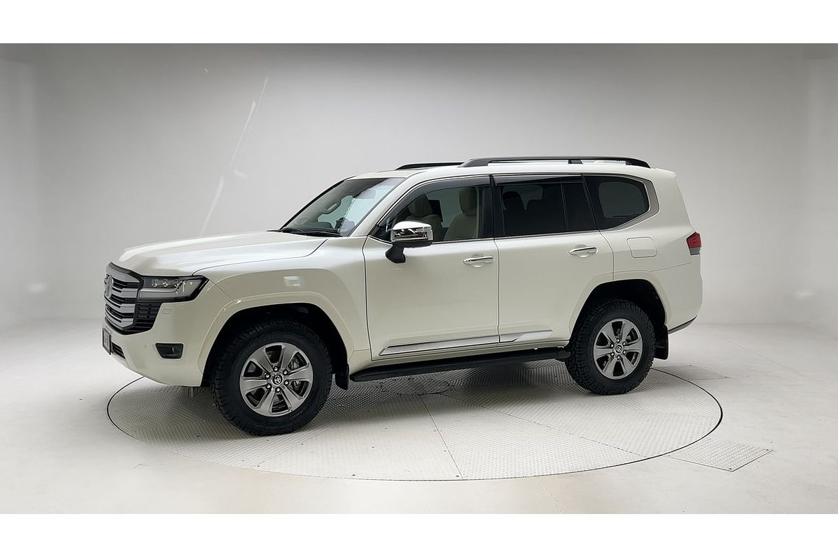 2023 Toyota Landcruiser Sahara FJA300R