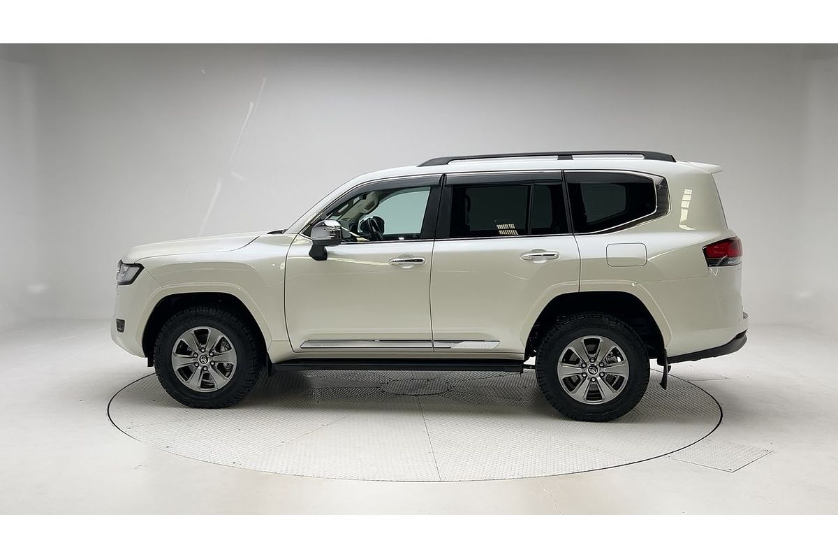2023 Toyota Landcruiser Sahara FJA300R