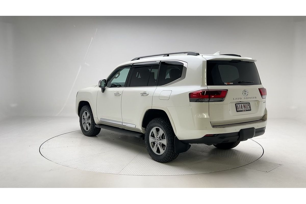 2023 Toyota Landcruiser Sahara FJA300R
