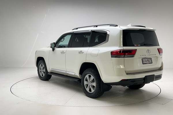 2023 Toyota Landcruiser Sahara FJA300R