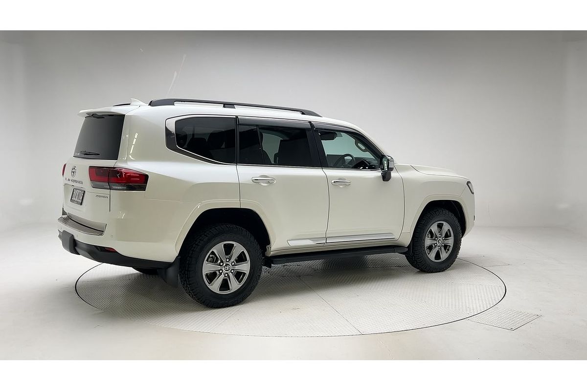 2023 Toyota Landcruiser Sahara FJA300R