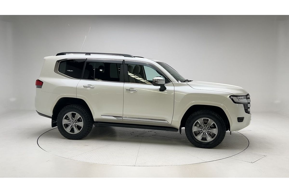 2023 Toyota Landcruiser Sahara FJA300R