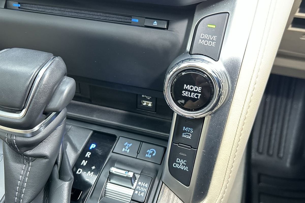 2023 Toyota Landcruiser Sahara FJA300R