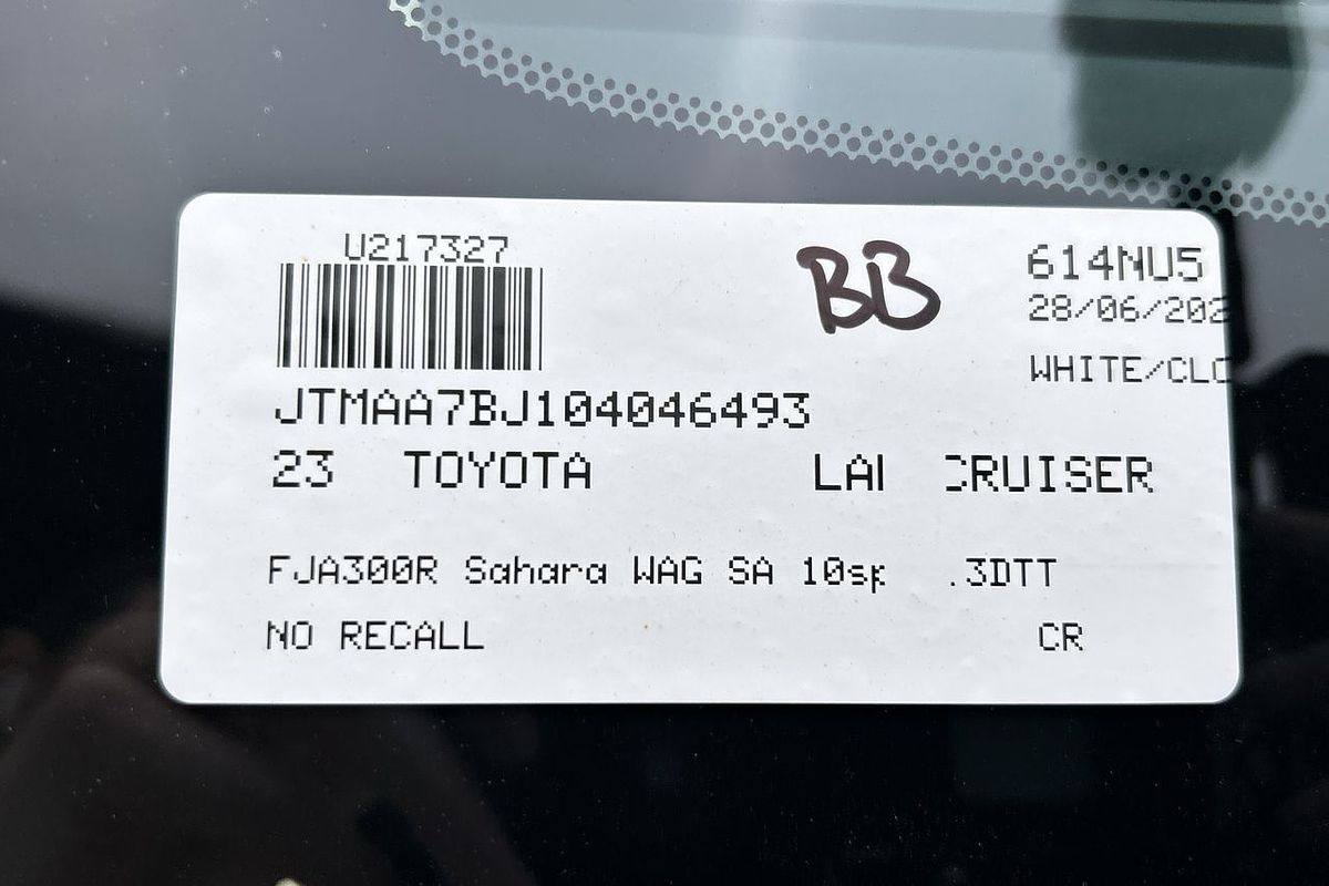 2023 Toyota Landcruiser Sahara FJA300R