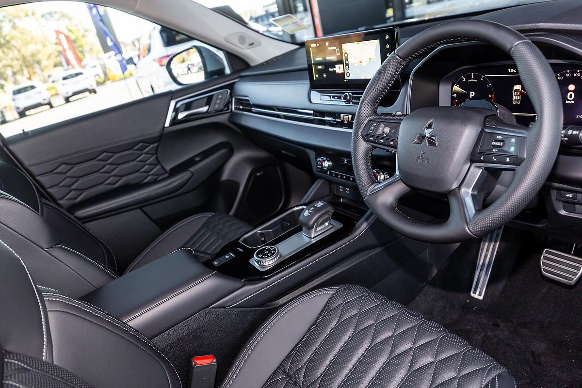 2025 Mitsubishi Outlander Exceed ZM
