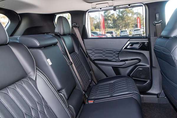 2025 Mitsubishi Outlander Exceed ZM