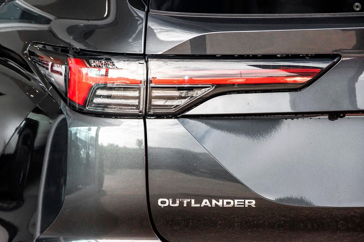 2025 Mitsubishi Outlander Exceed Tourer ZM