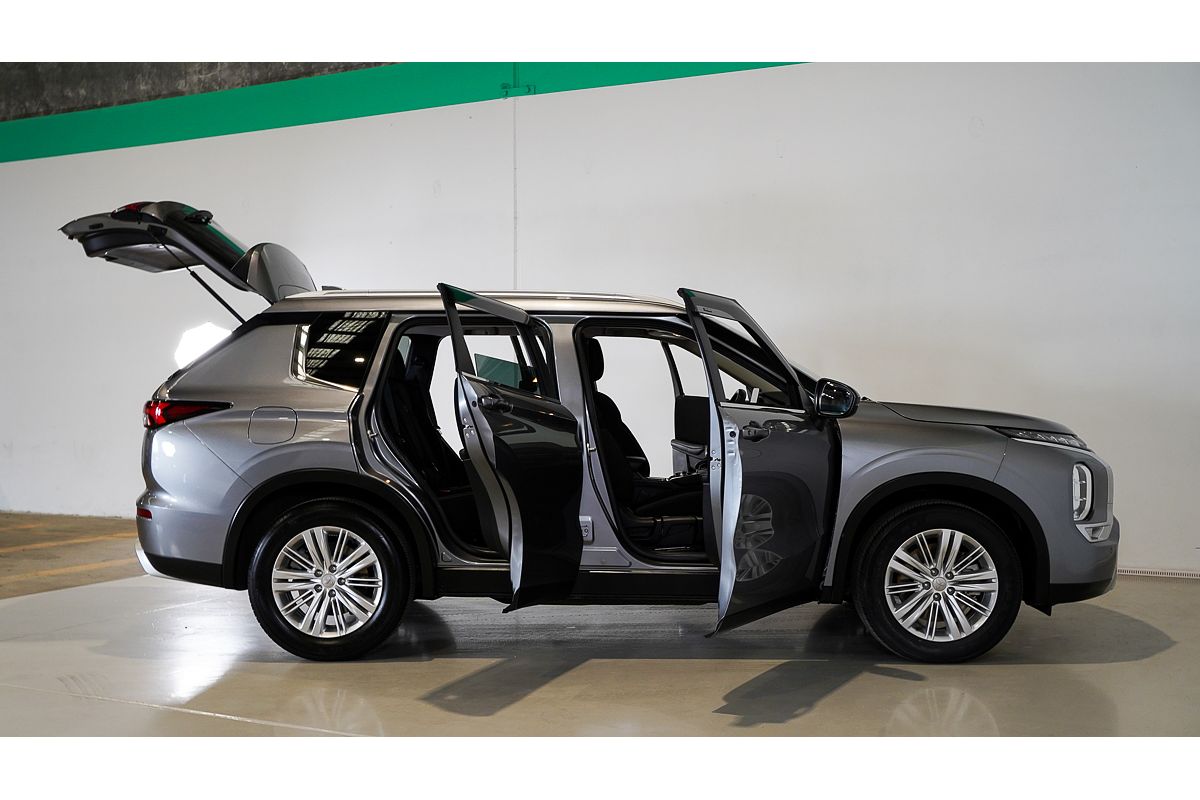 2022 Mitsubishi Outlander LS ZM