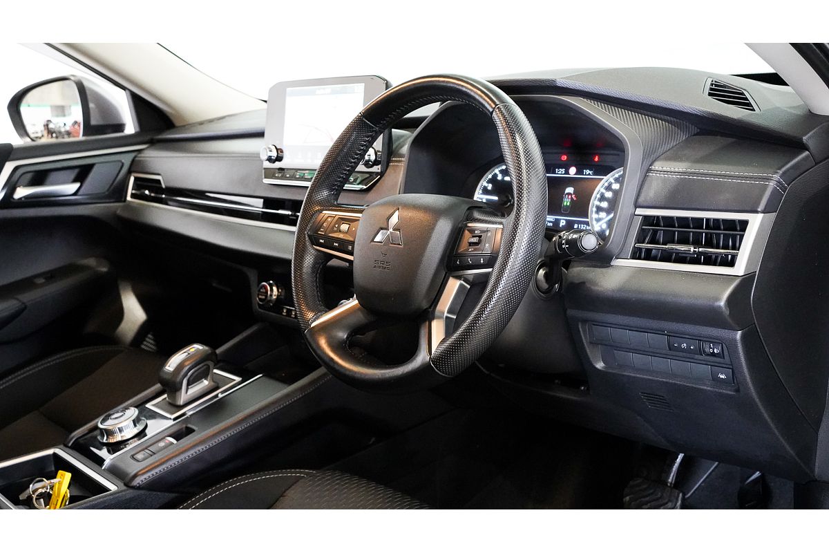 2022 Mitsubishi Outlander LS ZM