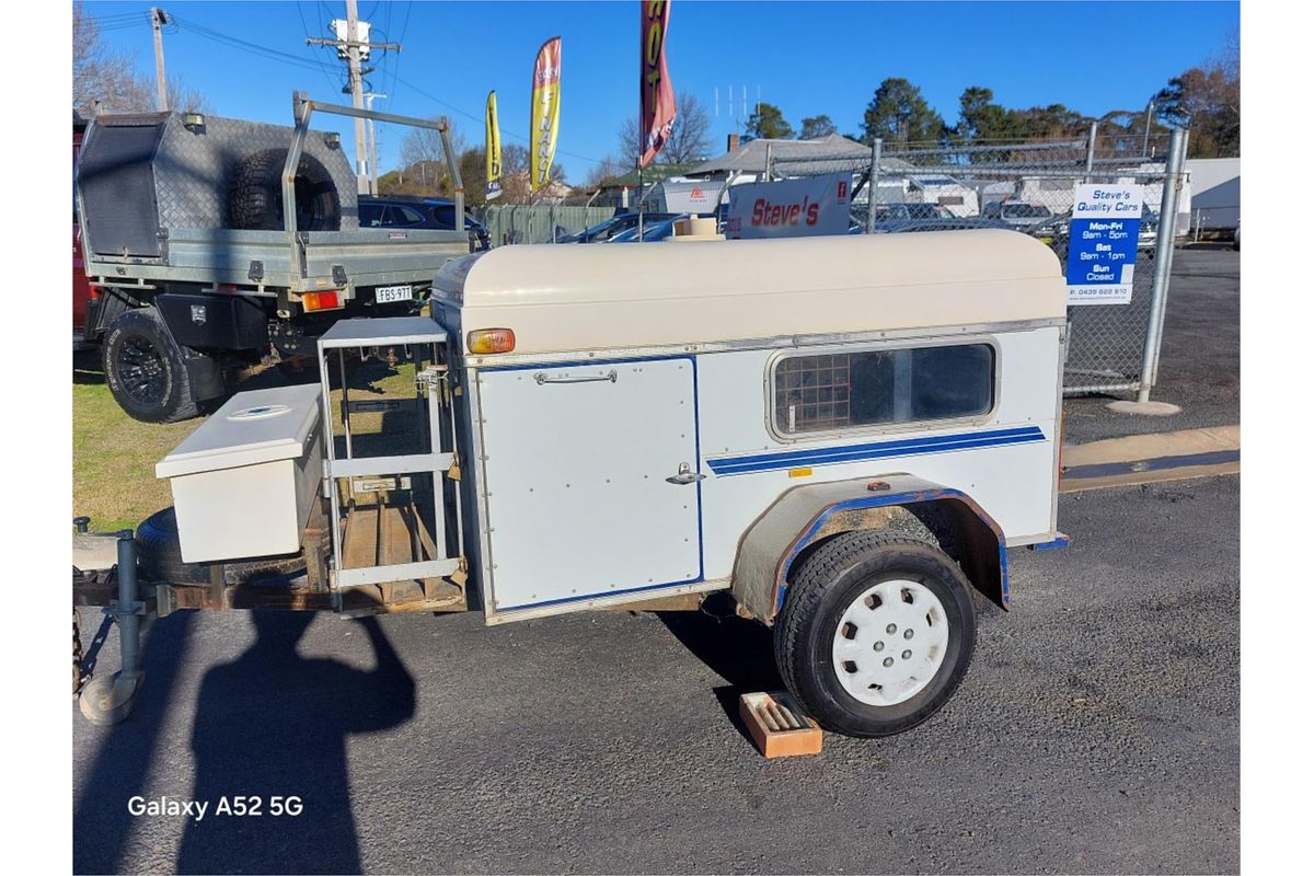 1990 Ranger Dog trailer 4 Berth
