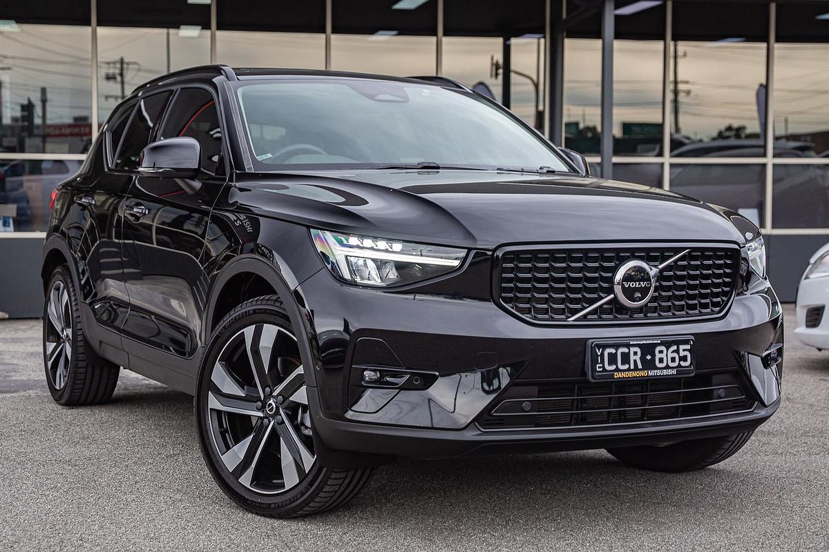 2022 Volvo XC40 Ultimate B5 Dark