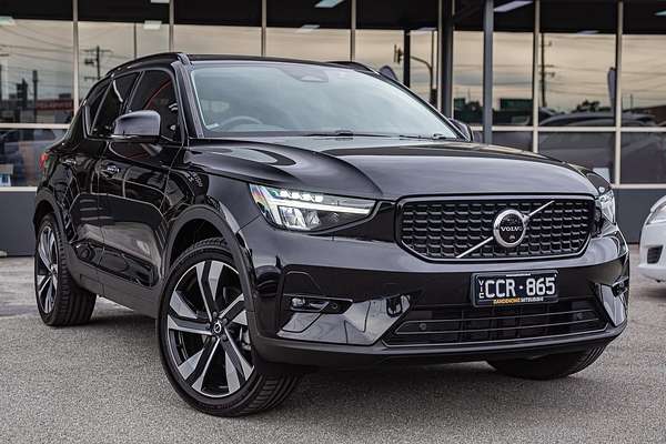 2022 Volvo XC40 Ultimate B5 Dark