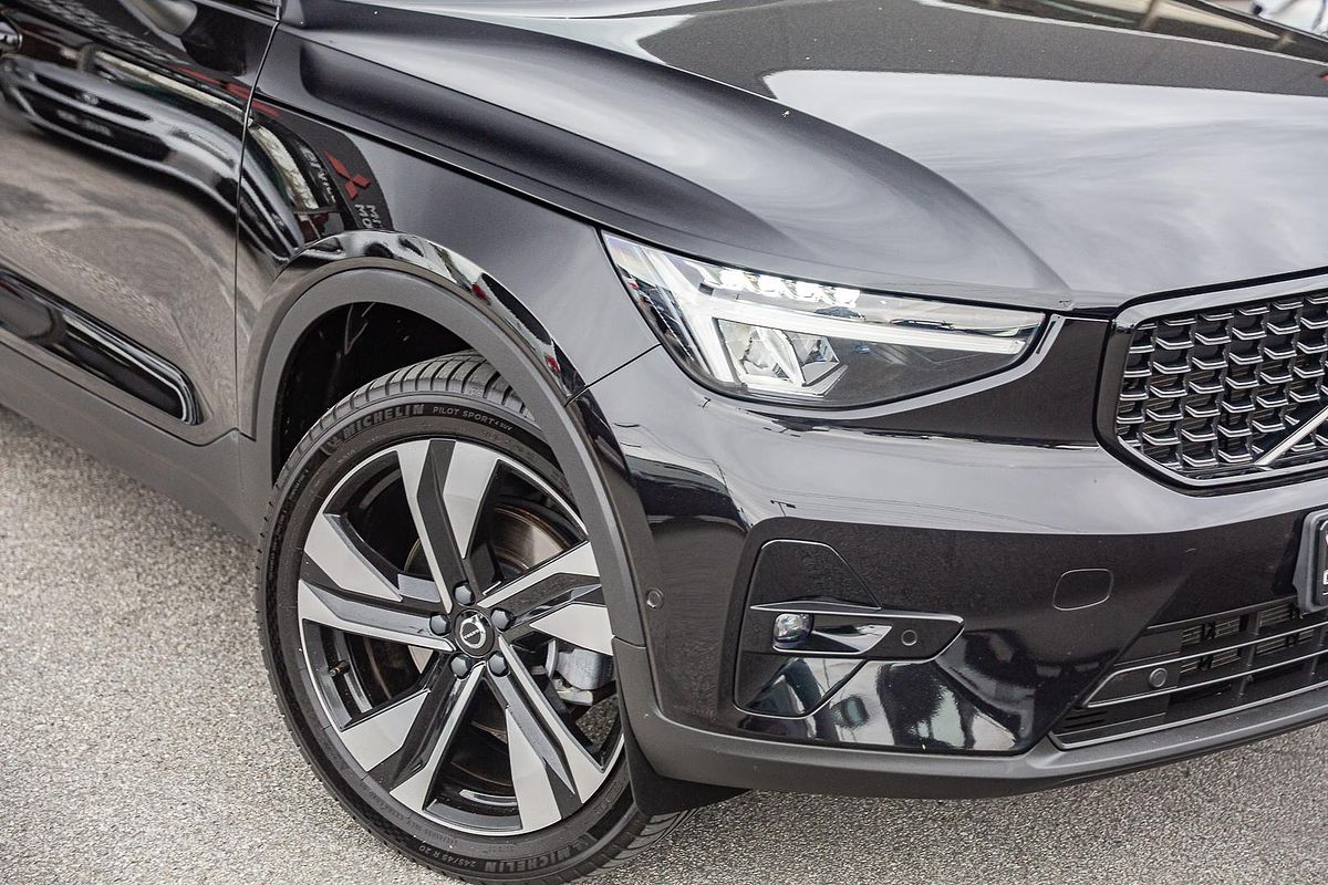 2022 Volvo XC40 Ultimate B5 Dark