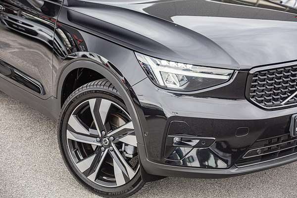 2022 Volvo XC40 Ultimate B5 Dark