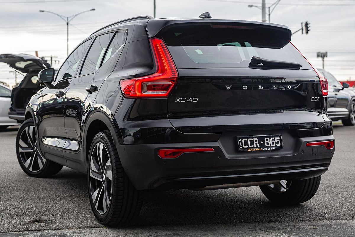 2022 Volvo XC40 Ultimate B5 Dark
