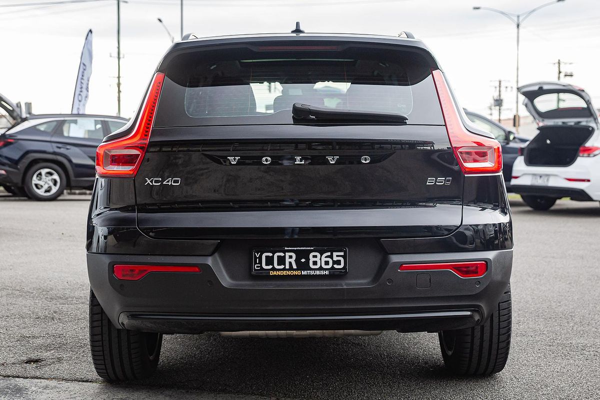2022 Volvo XC40 Ultimate B5 Dark