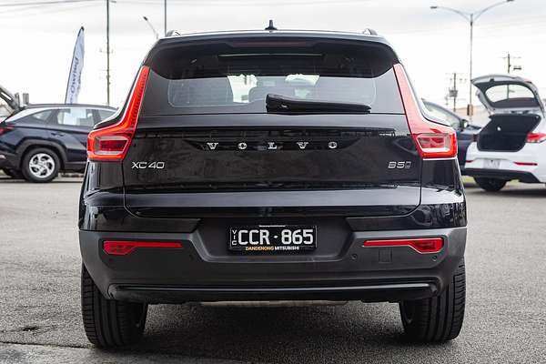 2022 Volvo XC40 Ultimate B5 Dark