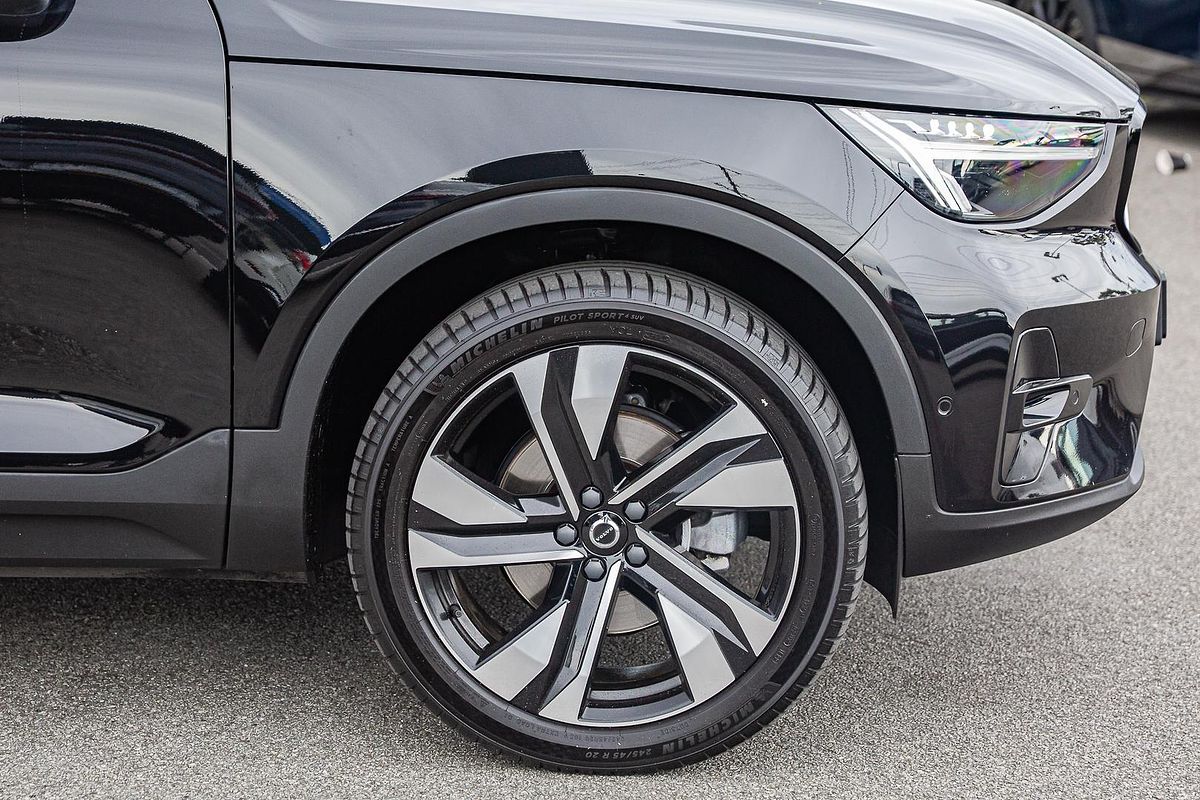 2022 Volvo XC40 Ultimate B5 Dark