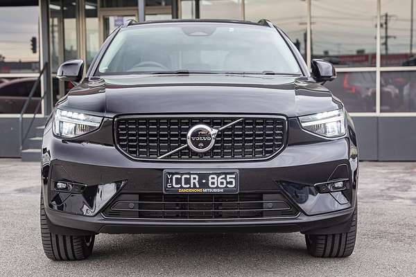 2022 Volvo XC40 Ultimate B5 Dark