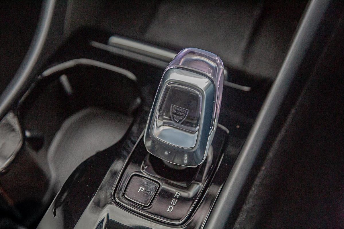 2022 Volvo XC40 Ultimate B5 Dark