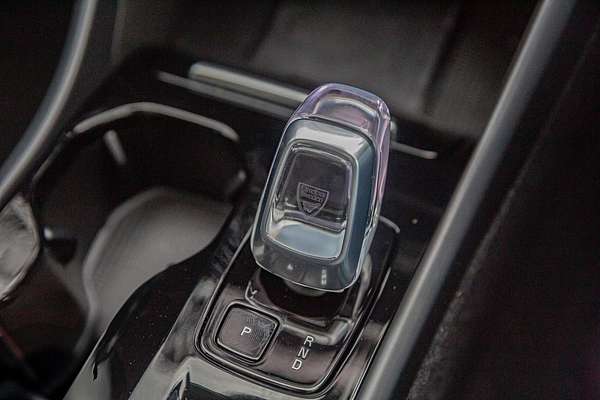 2022 Volvo XC40 Ultimate B5 Dark