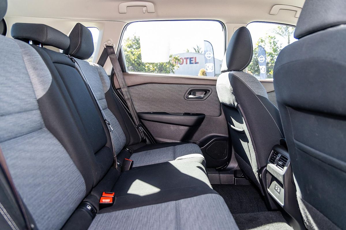 2024 Nissan X-TRAIL ST T33