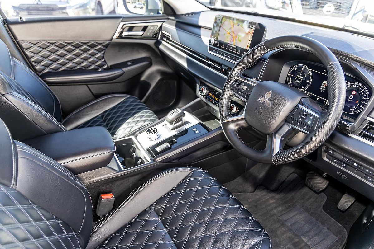 2023 Mitsubishi Outlander PHEV Exceed ZM