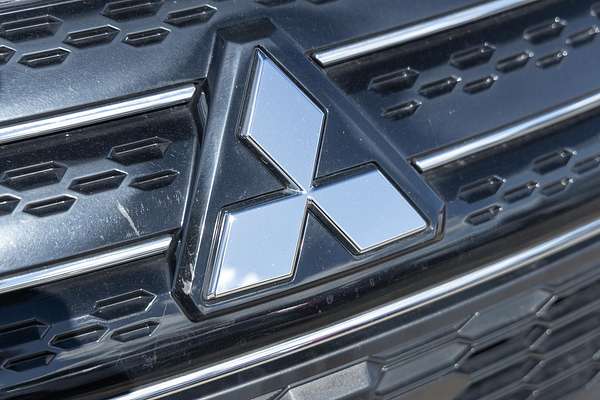 2022 Mitsubishi Outlander ES ZM