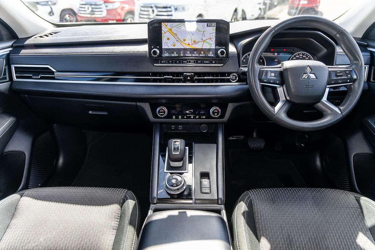 2022 Mitsubishi Outlander ES ZM