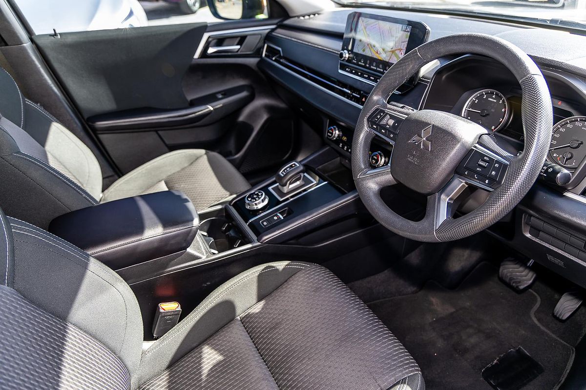 2022 Mitsubishi Outlander ES ZM