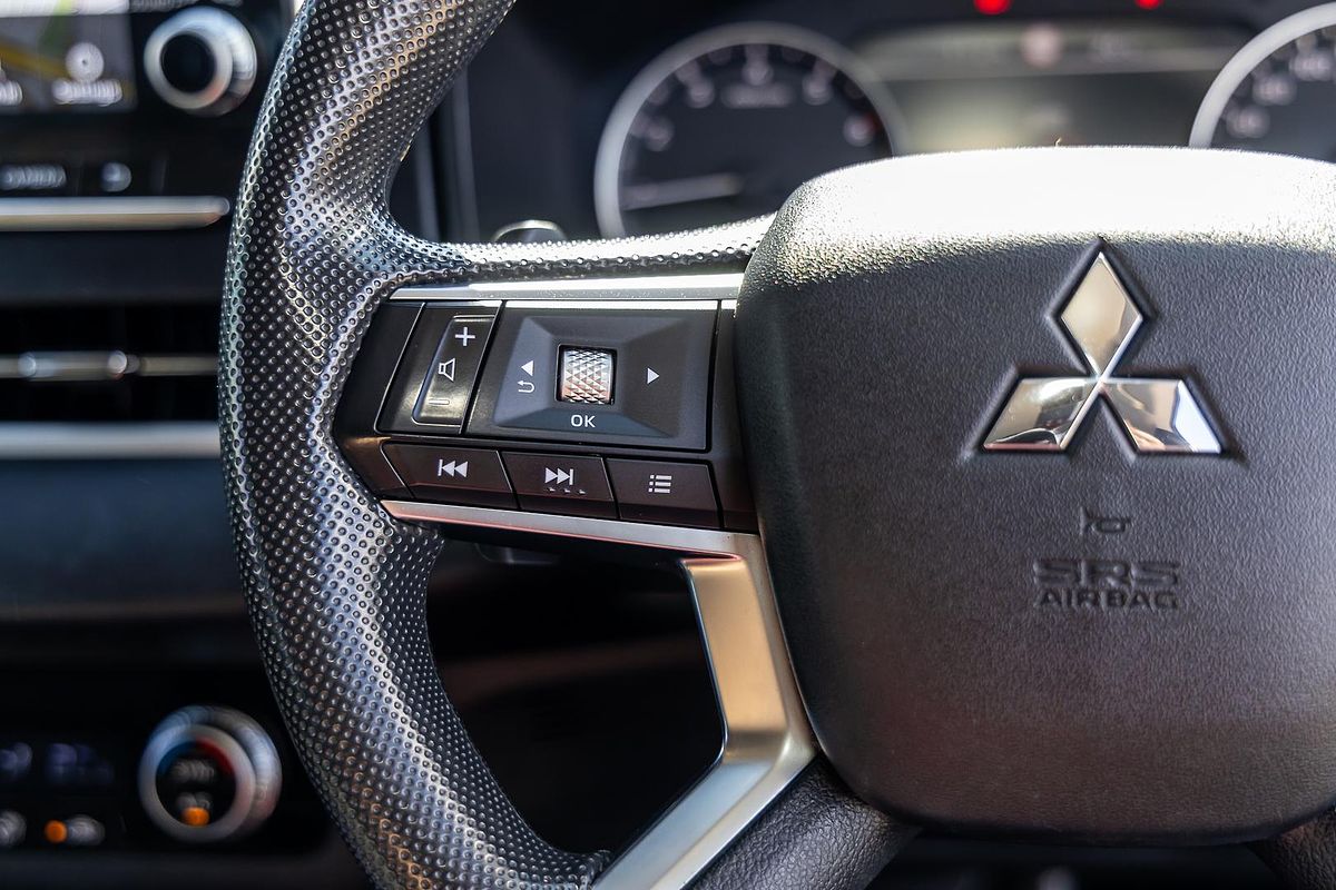 2022 Mitsubishi Outlander ES ZM