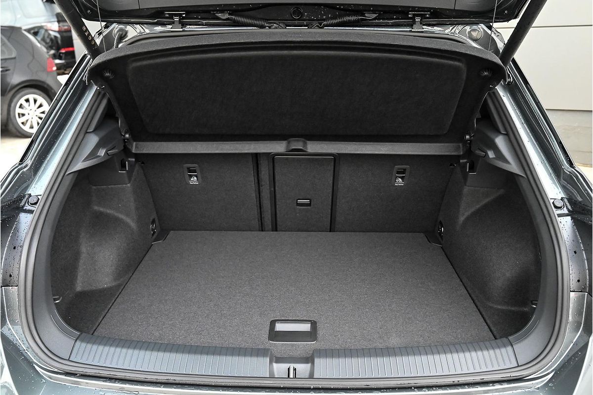 2025 Volkswagen T-Roc 140TSI R-Line D11