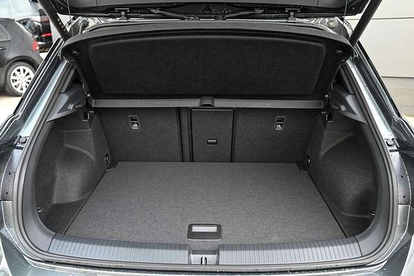 2025 Volkswagen T-Roc 140TSI R-Line D11