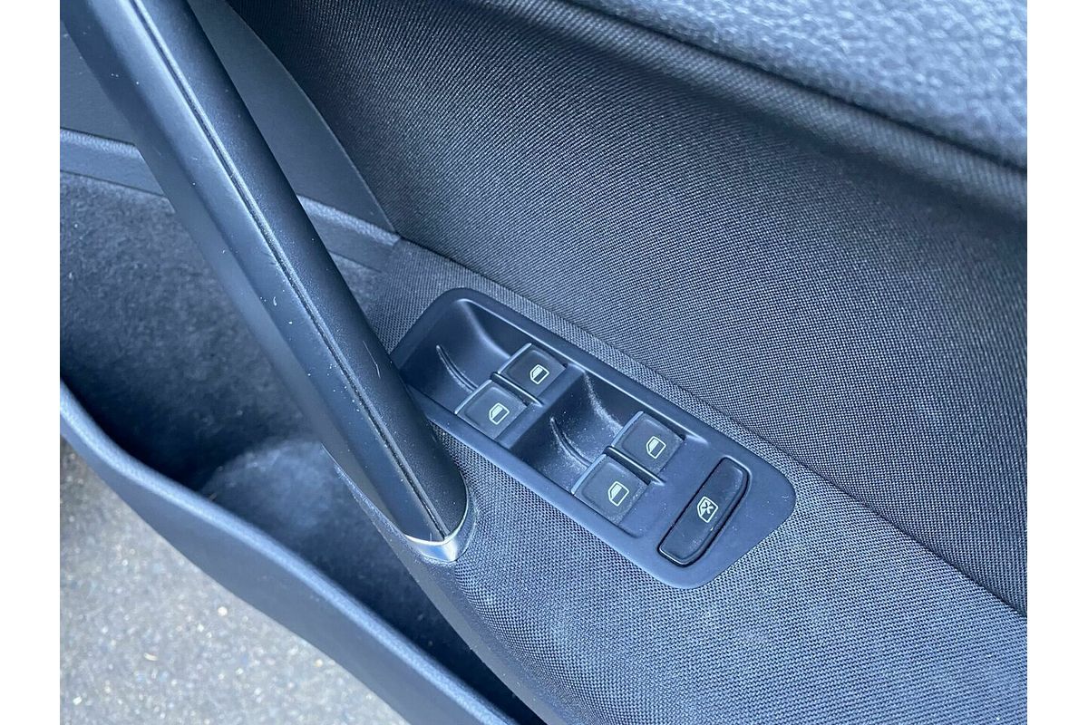 2013 Volkswagen Golf 103TSI Highline 7