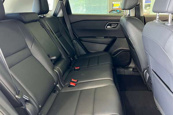 2025 Nissan X-TRAIL ST-L T33