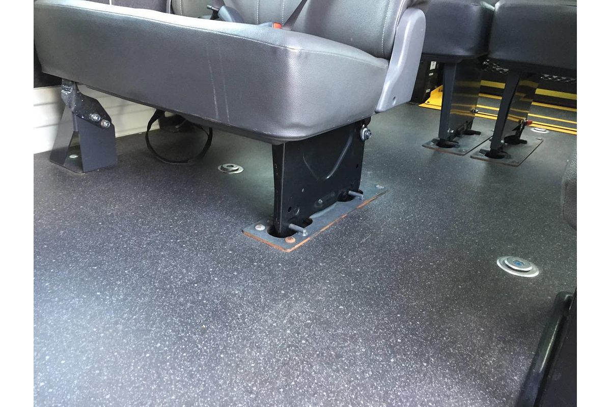 2021 Toyota Hiace SLWB COMMUTER (12 SEATS) GDH322R