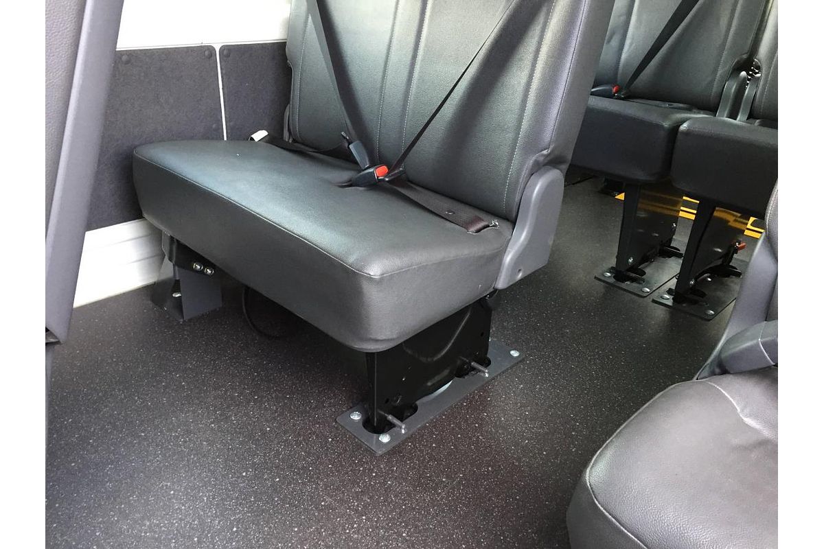 2021 Toyota Hiace SLWB COMMUTER (12 SEATS) GDH322R