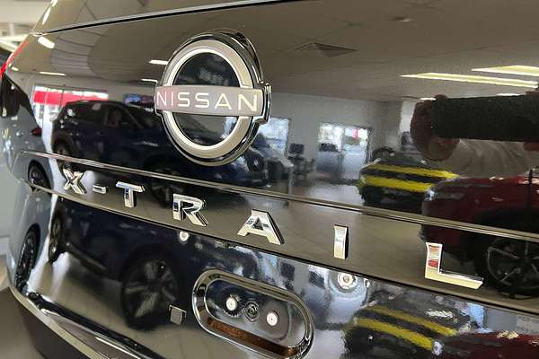 2025 Nissan X-TRAIL ST T33