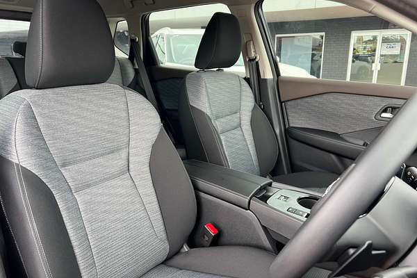 2025 Nissan X-TRAIL ST T33